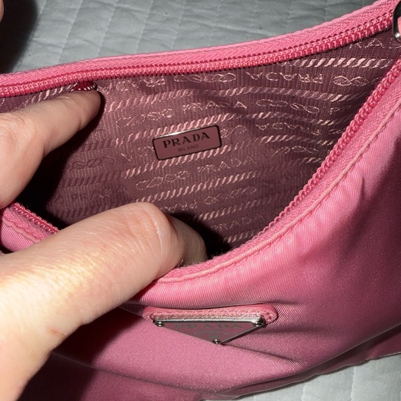 Prada Re-Edition 2000 Nylon Hand bag - Picture 8 of 16